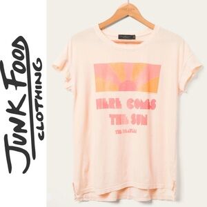 NWOT Junkfood Clothing Here Comes the Sun Beatles Tee xs